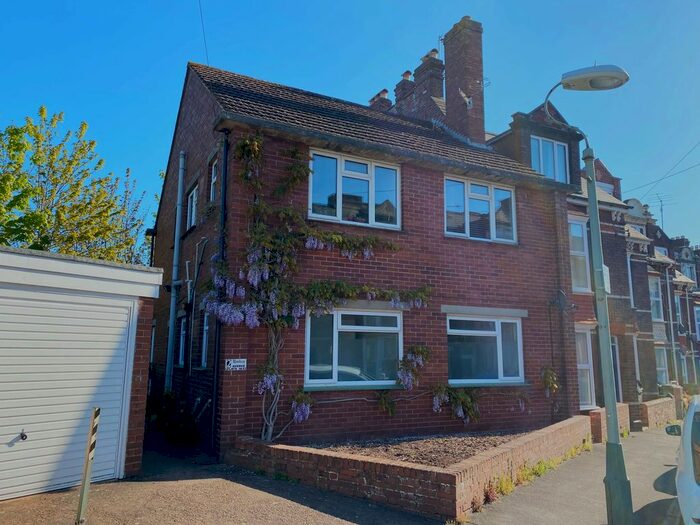 2 Bedroom Flat To Rent In Mowbray Avenue, Exeter, EX4