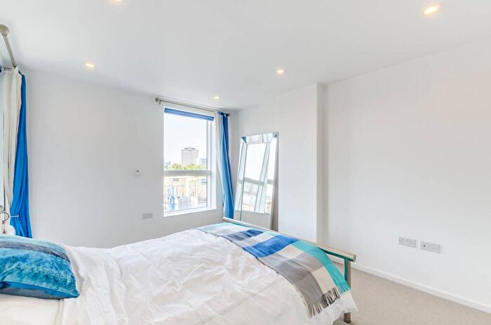 1 Bedroom Flat To Rent In Dance Square, Clerkenwell, London, EC1V