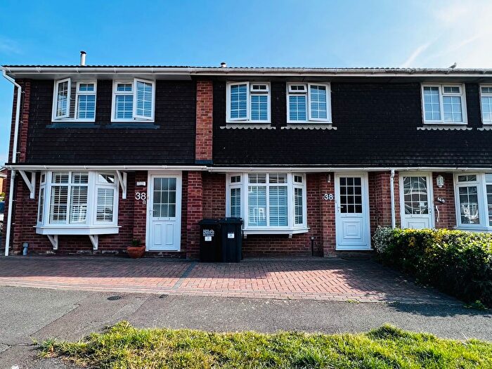 2 Bedroom Property To Rent In Medway, Hailsham, BN27