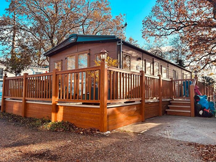 2 Bedroom Park Home For Sale In Butt Lane, Burgh Castle, NR31