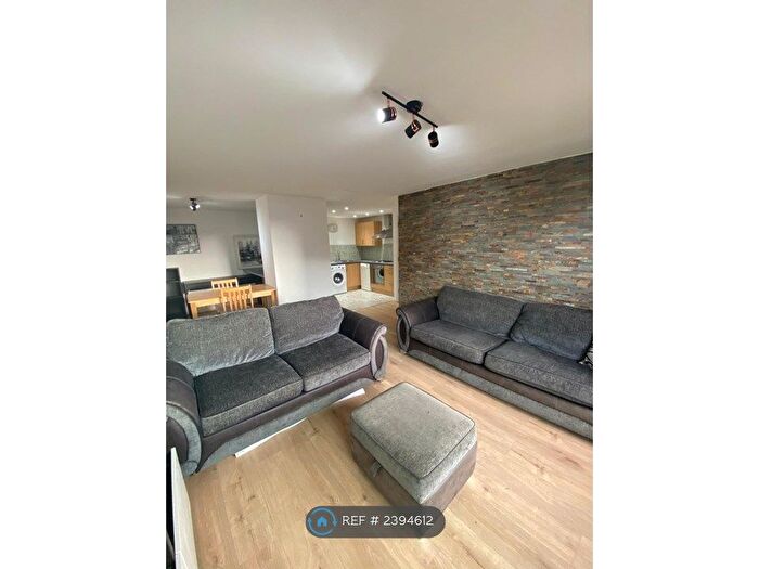 2 Bedroom Flat To Rent In Madison Square, Liverpool, L1