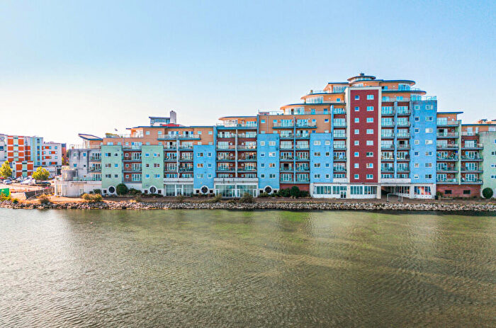 2 Bedroom Apartment For Sale In Lifeboat Quay, Poole, Dorset, BH15