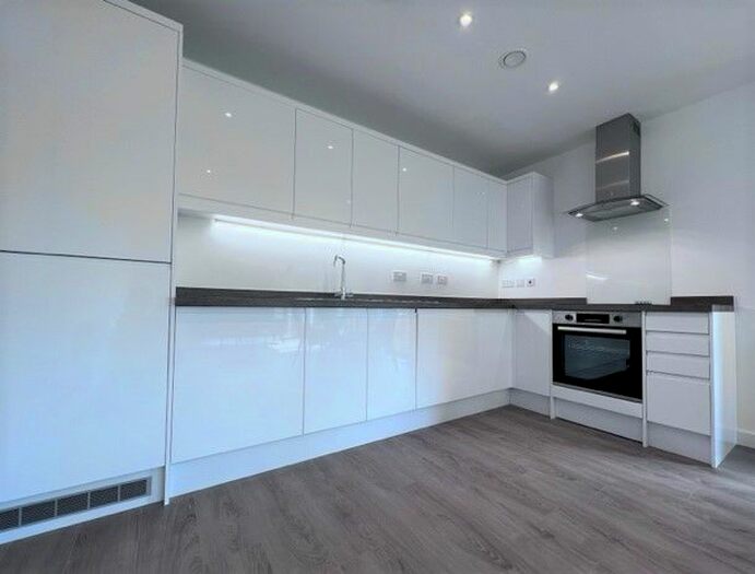 2 Bedroom Flat To Rent In Riverside Walk, Ashford, TN23