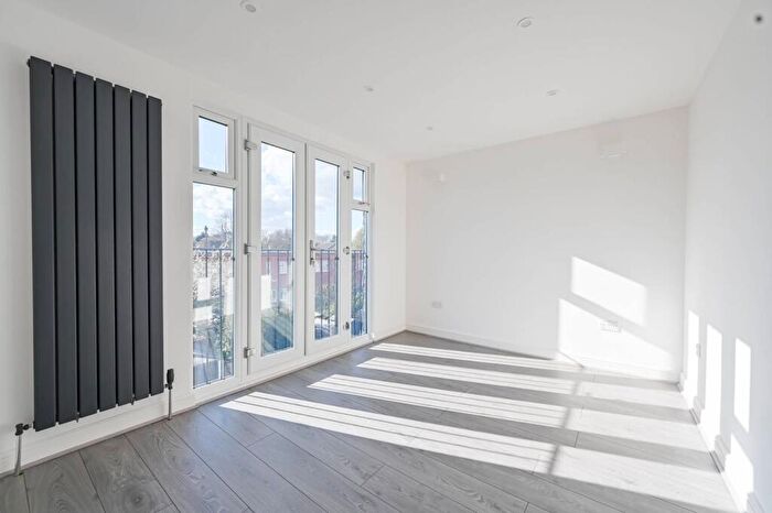 5 Bedroom Terraced House For Sale In Lukin Crescent, Chingford, London, E4