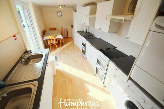 6 Bedroom House To Rent In Comet Road, AL10