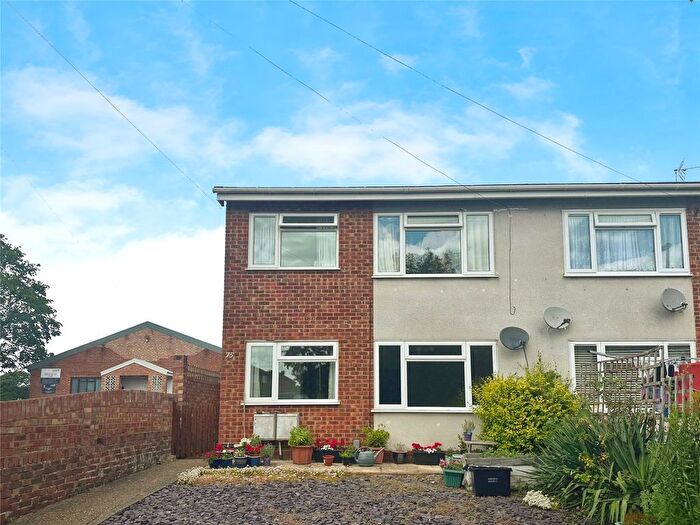 3 Bedroom Maisonette For Sale In Headley Road, Woodley, Reading, RG5