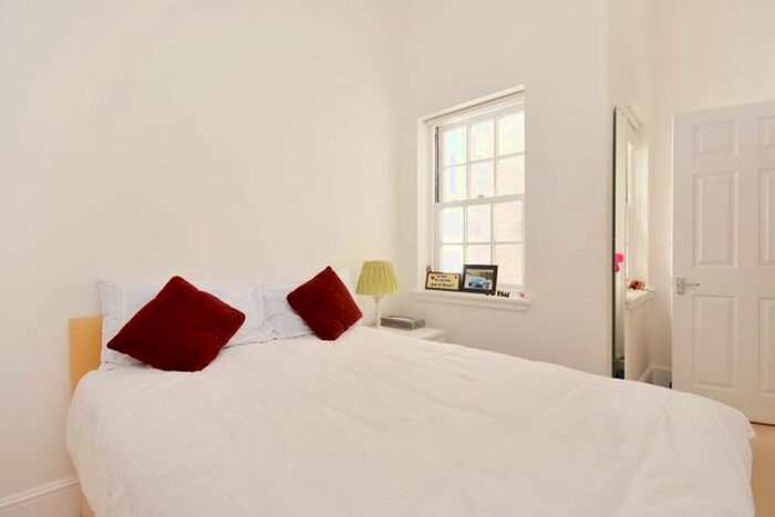 2 Bedroom Flat To Rent In Warwick Way, Pimlico, London, SW1V
