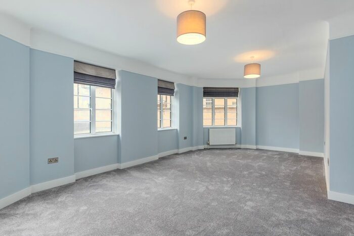 3 Bedroom Flat To Rent In Stourcliffe Street, London, W1H