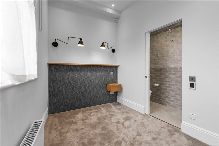 1 Bedroom Flat To Rent In Westbourne Park Road, London, W11