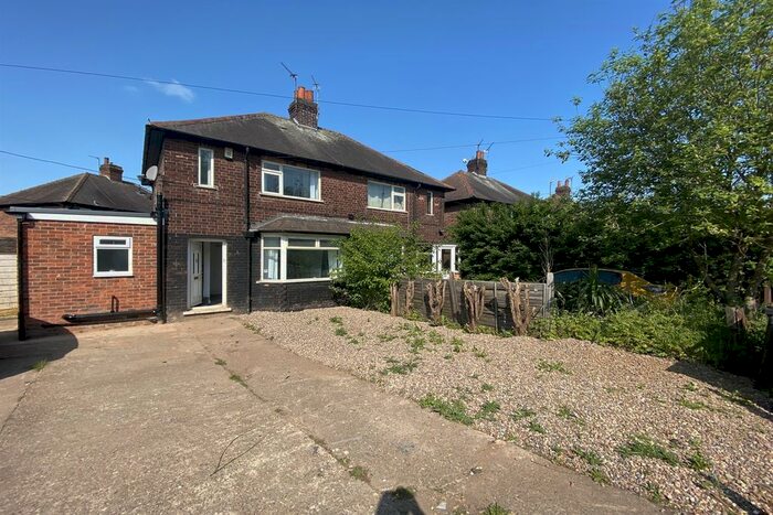 5 Bedroom Semi-Detached House To Rent In Beacon Road, Beeston, NG9