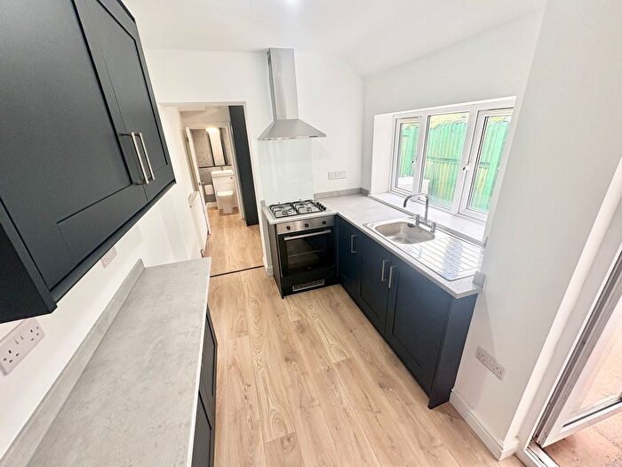 3 Bedroom Terraced House To Rent In Lightwoods Road, Smethwick, B67