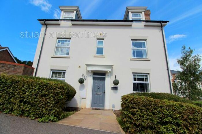5 Bedroom Property To Rent In Renfields, Haywards Heath, RH16