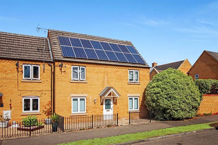 4 Bedroom End Of Terrace House For Sale In , School Lane, Higham Ferrers, NN10