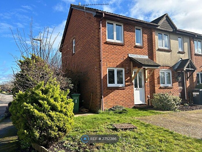 2 Bedroom Semi Detached House To Rent In Stonecrop Close, Locks Heath, Southampton, SO31