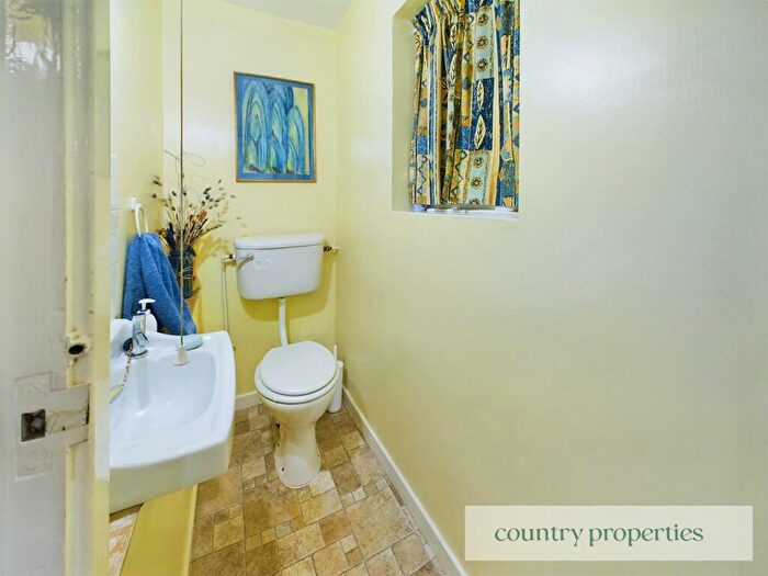 3 Bedroom End Of Terrace House For Sale In Knightsfield, Welwyn Garden City, AL8