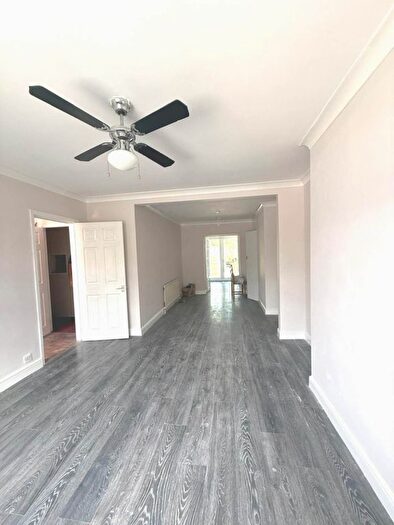 3 Bedroom Semi Detached House To Rent In Halsway Road, Hayes, UB3