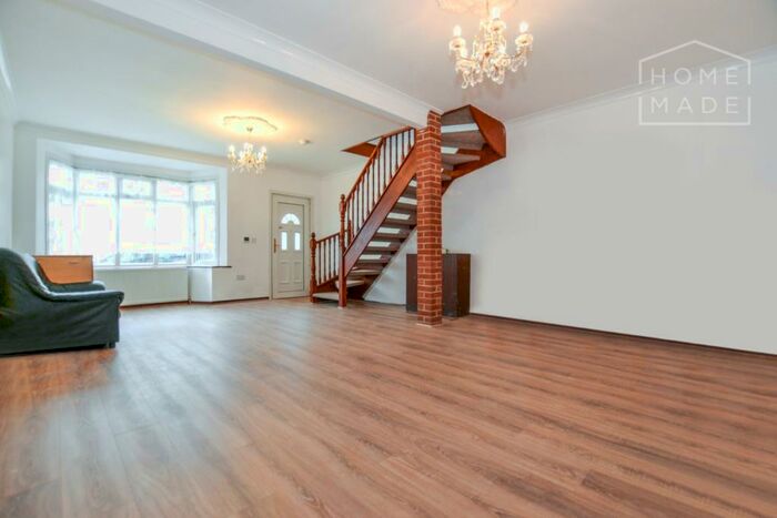 3 Bedroom Semi-Detached House To Rent In Varley Road, Custom House, E16