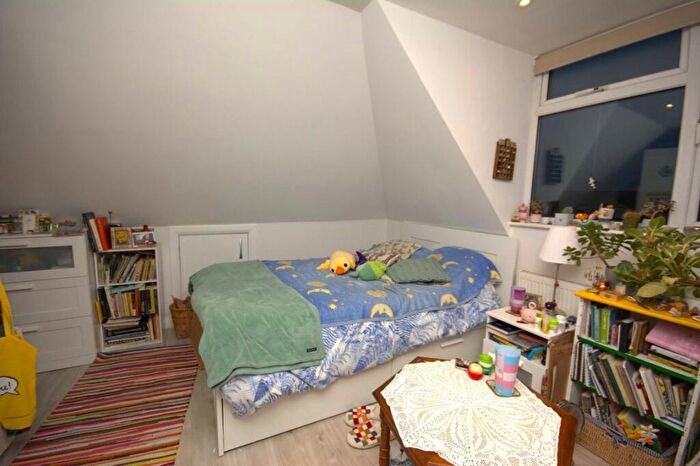 Studio To Rent In Sherwood Road, London, NW4