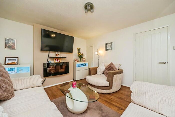 1 Bedroom Flat For Sale In Glapton Lane, Clifton, Nottingham, NG11