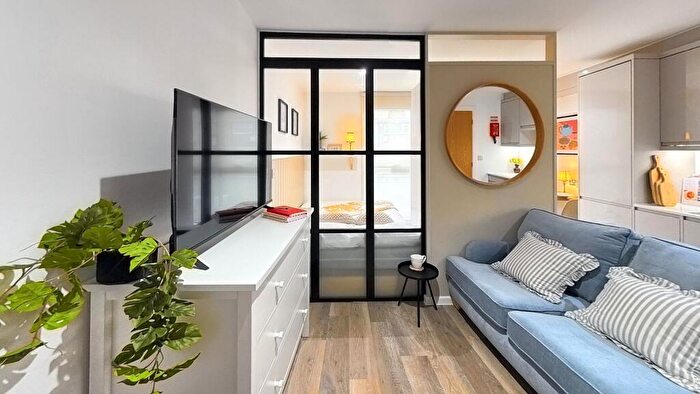 Studio To Rent In Silver Belvoir- Studio |Verney St, EX1