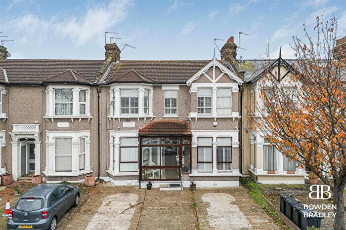 4 Bedroom House For Sale In Courtland Avenue, Ilford, IG1