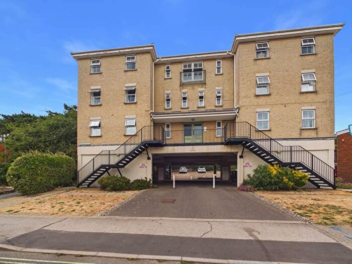 Apartment To Rent In Undercliff Road West, Felixstowe, Suffolk, IP11