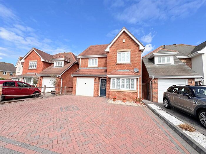 3 Bedroom House For Sale In Darwin Close, Lee-On-The-Solent, PO13
