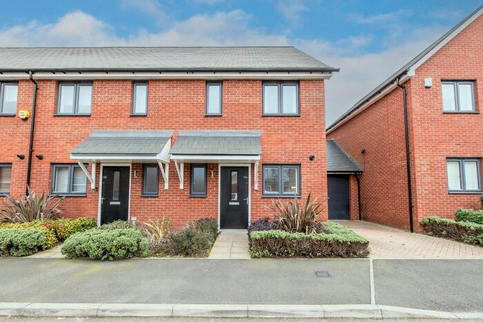 2 Bedroom End Of Terrace House For Sale In Thackeray Drive, Northfleet, Gravesend, DA11