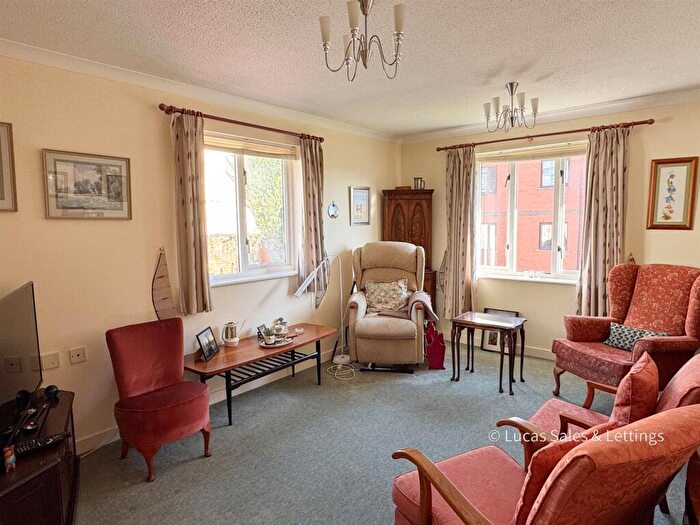 2 Bedroom Flat For Sale In George Street, Kettering, NN16