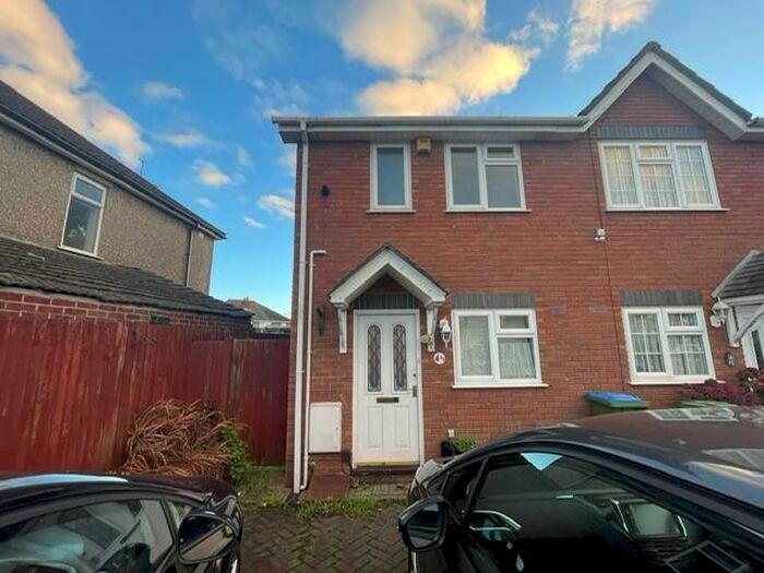 2 Bedroom House To Rent In Stanton Road, Regents Park, SO15