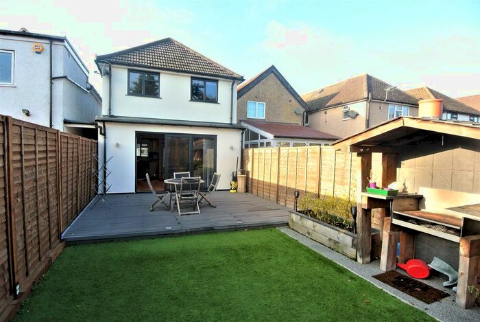 3 Bedroom Detached House To Rent In Bourneside Road, Addlestone, KT15