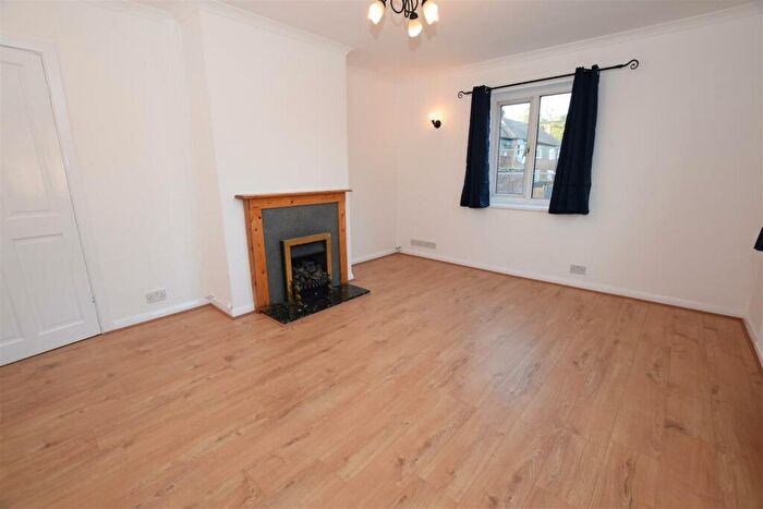 3 Bedroom Flat To Rent In Frith Court, Mill Hill, NW7