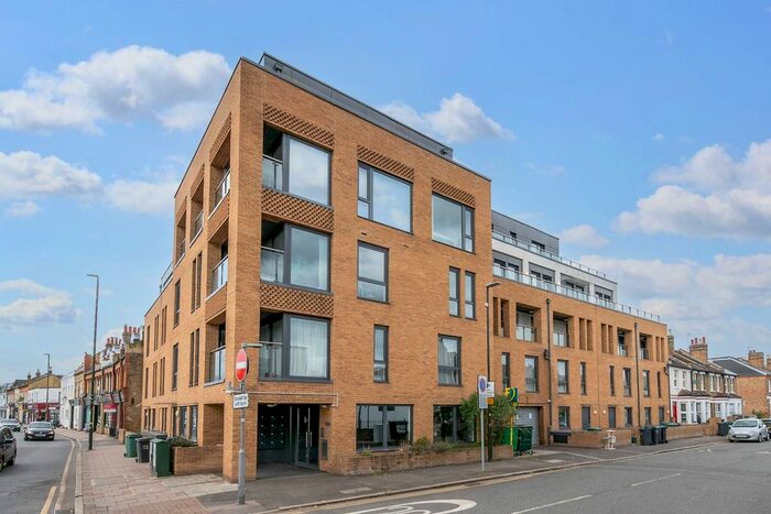 1 Bedroom Flat To Rent In Palmerston Road, South Wimbledon, London, SW19