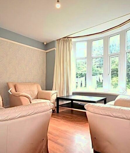 4 Bedroom Apartment To Rent In Otley Road, Leeds, West Yorkshire, LS6