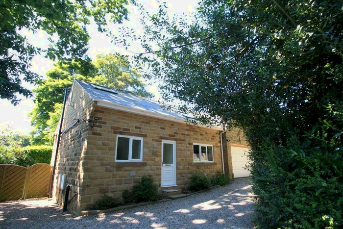 2 Bedroom Mews To Rent In Gledhow Wood Road, Leeds, West Yorkshire, LS8