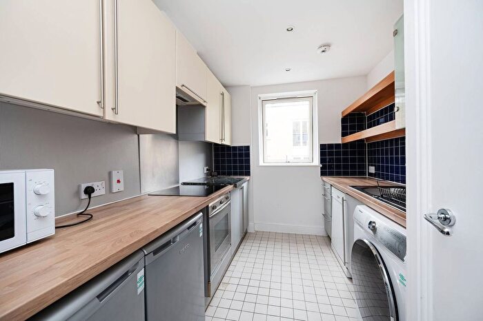 2 Bedroom Flat To Rent In Cornell Building, Coke Street, Aldgate, London, E1