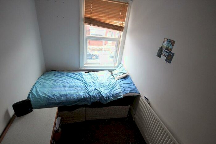 4 Bedroom Terraced House To Rent In Estcourt Avenue, Headingley, Leeds, LS6