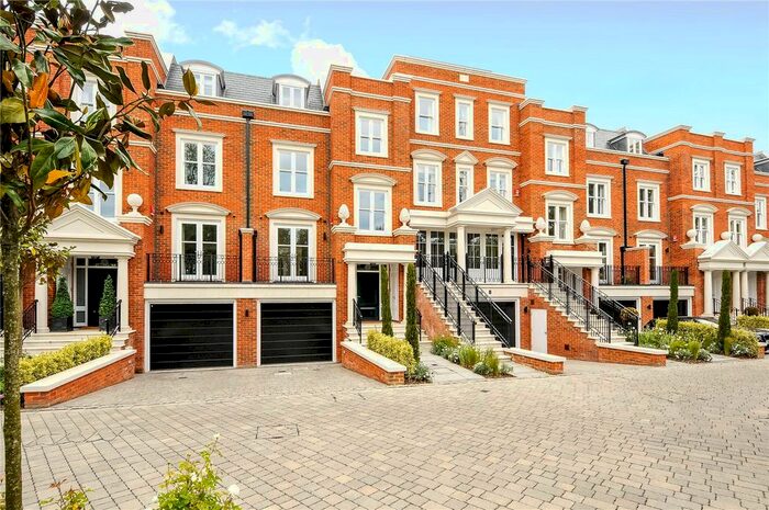 4 Bedroom Terraced House To Rent In Long Walk Villas, A Kings Road, Windsor, Berkshire, SL4