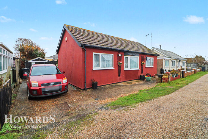 2 Bedroom Detached Bungalow For Sale In Four Acres Estate, Hemsby, NR29