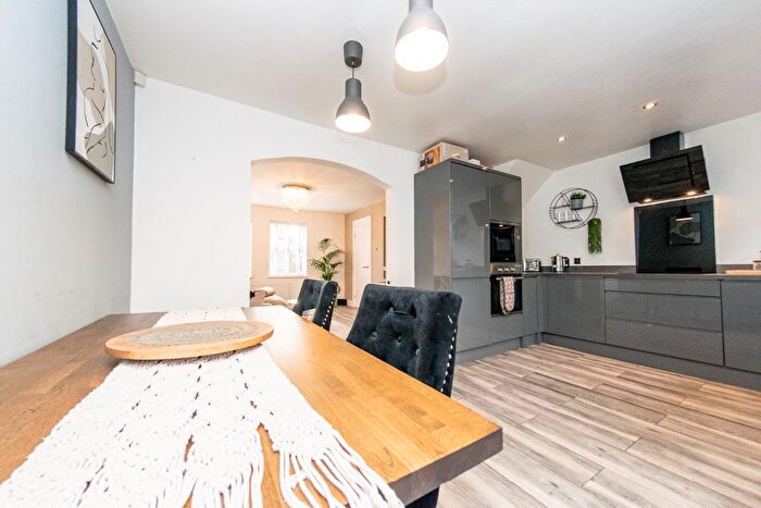 3 Bedroom End Of Terrace House For Sale In Dunlin Court, Middleton, Leeds, LS10