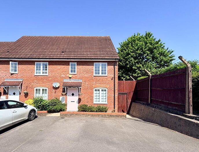 3 Bedroom Semi-Detached House For Sale In Glory Mill Lane - Gorgeous House, HP10