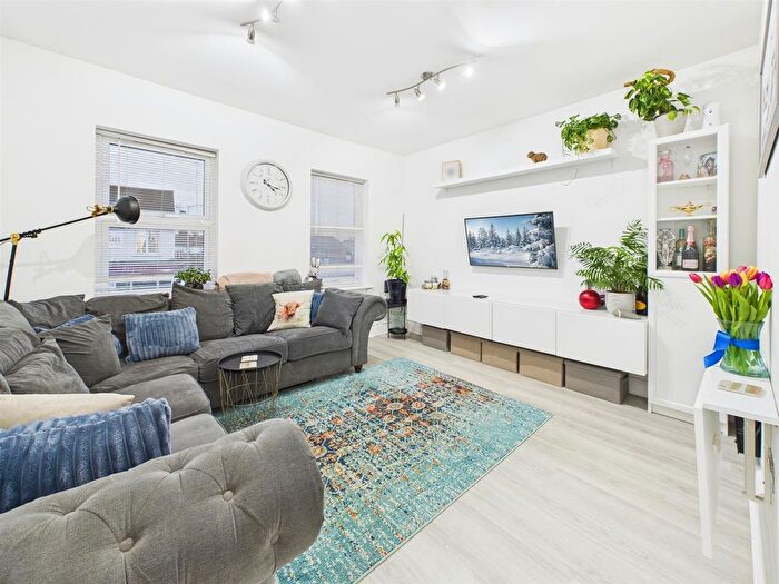 1 Bedroom Maisonette For Sale In School Road, Tilehurst, Reading, RG31