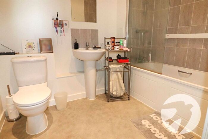 1 Bedroom Flat For Sale In Larner Road, Erith, DA8