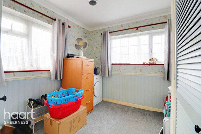 2 Bedroom Bungalow For Sale In Glenwood Drive, Sheppey, ME12
