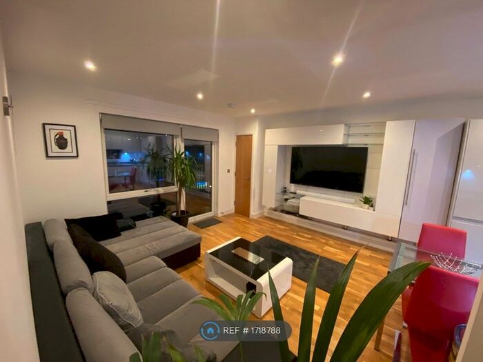 2 Bedroom Flat To Rent In Brandon Court, London, E16