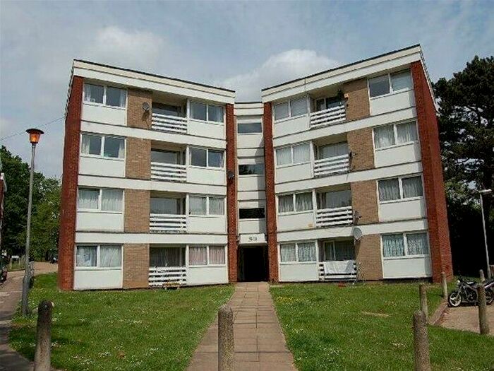 2 Bedroom Flat To Rent In Thirlestane, St Albans, Hertfordshire, AL1