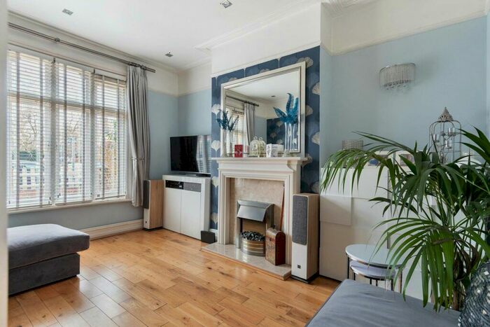 1 Bedroom Flat To Rent In Sheen Park, Richmond, TW9