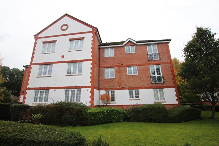 3 Bedroom Flat To Rent In Chertsey, Surrey, KT16