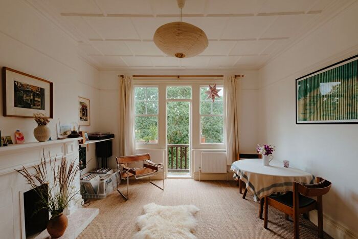 2 Bedroom Flat For Sale In Lower Park Road, Hastings, TN34