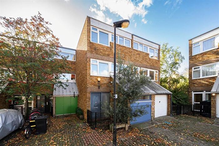 3 Bedroom Terraced House For Sale In Halsmere Road, Camberwell, SE5